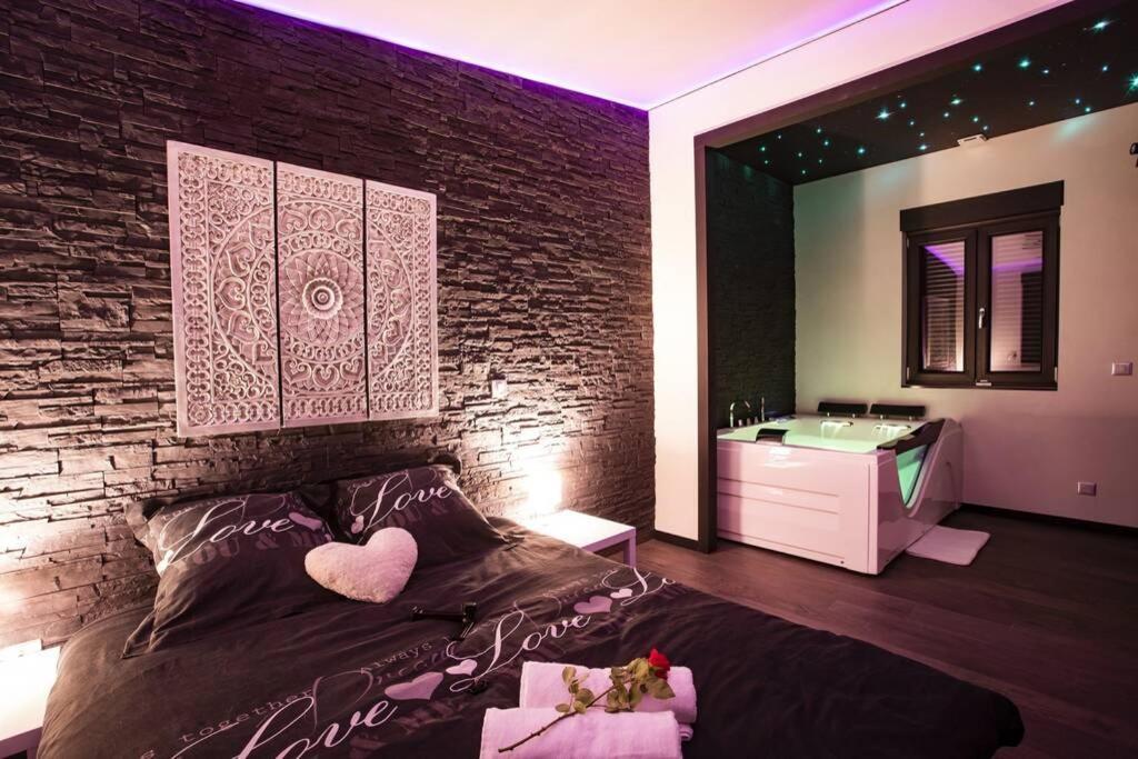 Le Cottage Zen Love Foucherans  المظهر الخارجي الصورة